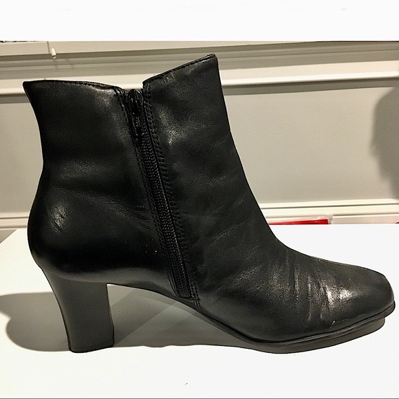 Croft and Barrow Huntley Booties in Black - Picture 2 of 11